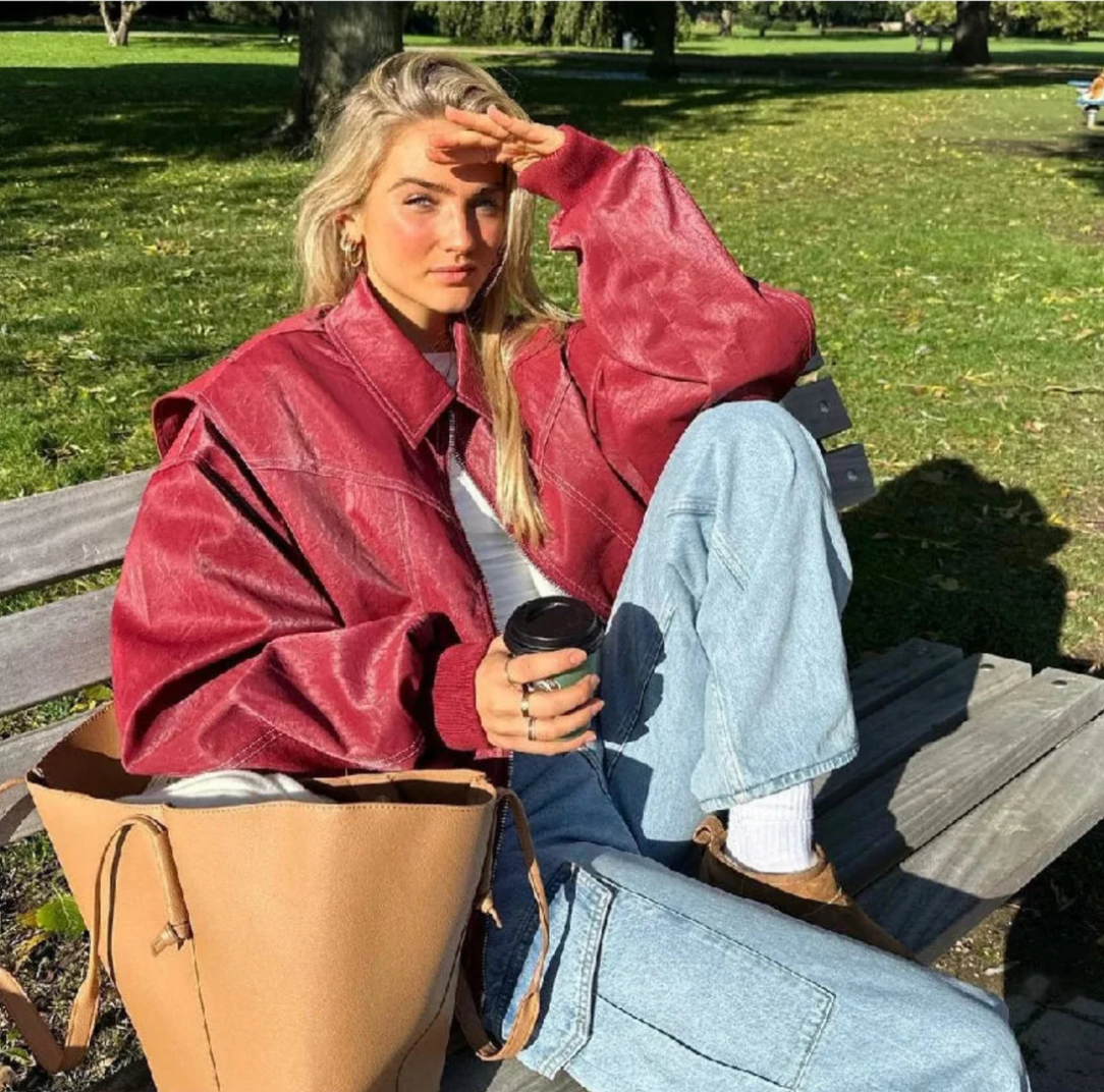 NOUVEAU RICHE Rote Oversize Jacke Leder Strahlendes Fashion Statement