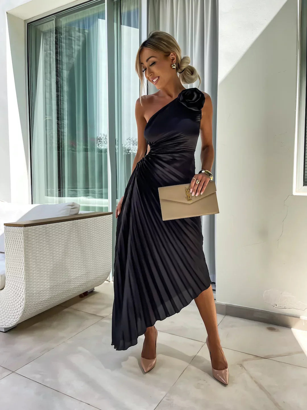 NOUVEAU RICHE Schulter-Design Plissee Kleid Mit Blumen Muster Und Falten Schwarz