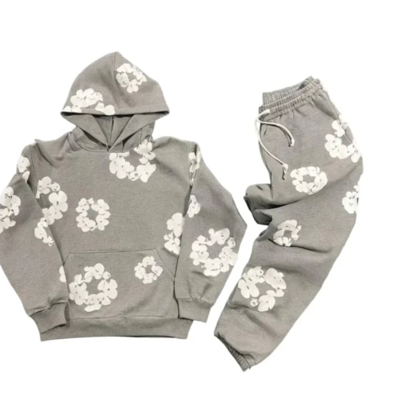 NOUVEAU RICHE ModaDenim - Unisex Viral Floral Tracksuit mit ikonischen Drucken Grau