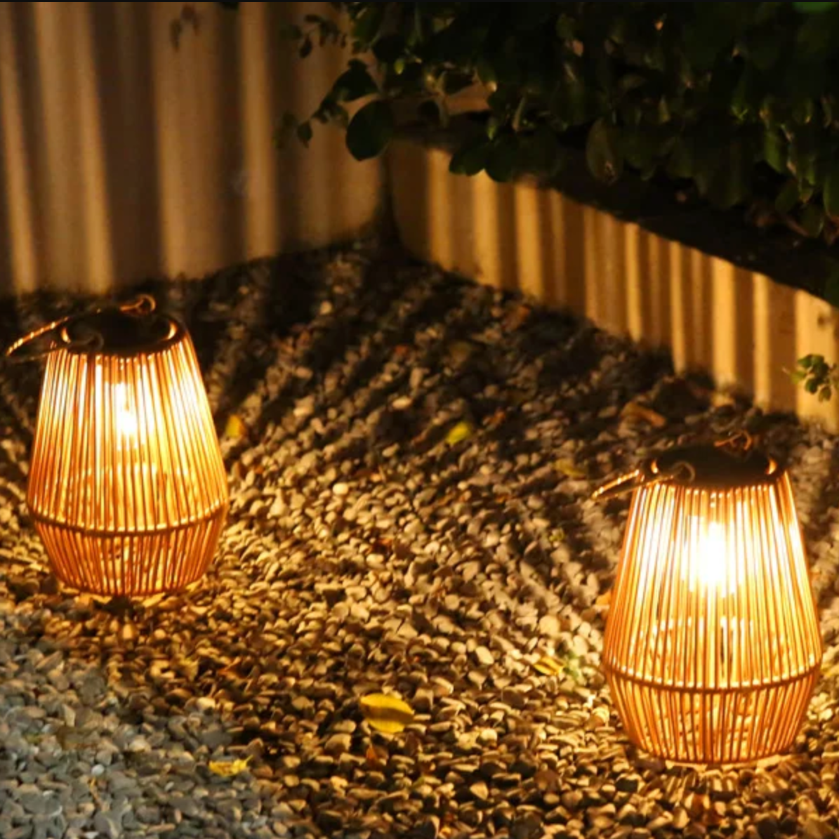 NOUVEAU RICHE Solarlaterne im Rattan-Look – Solar Gartenlaterne mit LED & Dämmerungssensor, wasserdicht IP65, kabellos, 21 cm