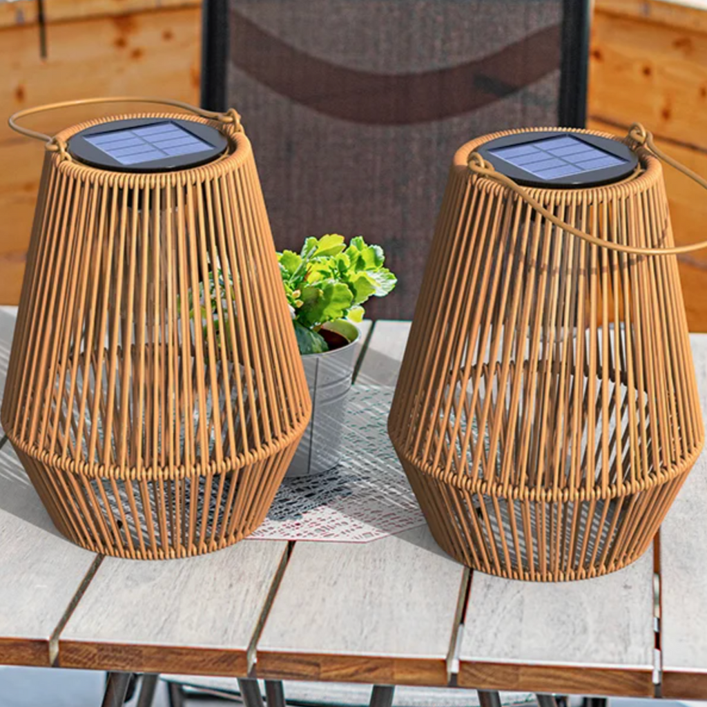 NOUVEAU RICHE Solarlaterne im Rattan-Look – Solar Gartenlaterne mit LED & Dämmerungssensor, wasserdicht IP65, kabellos, 21 cm