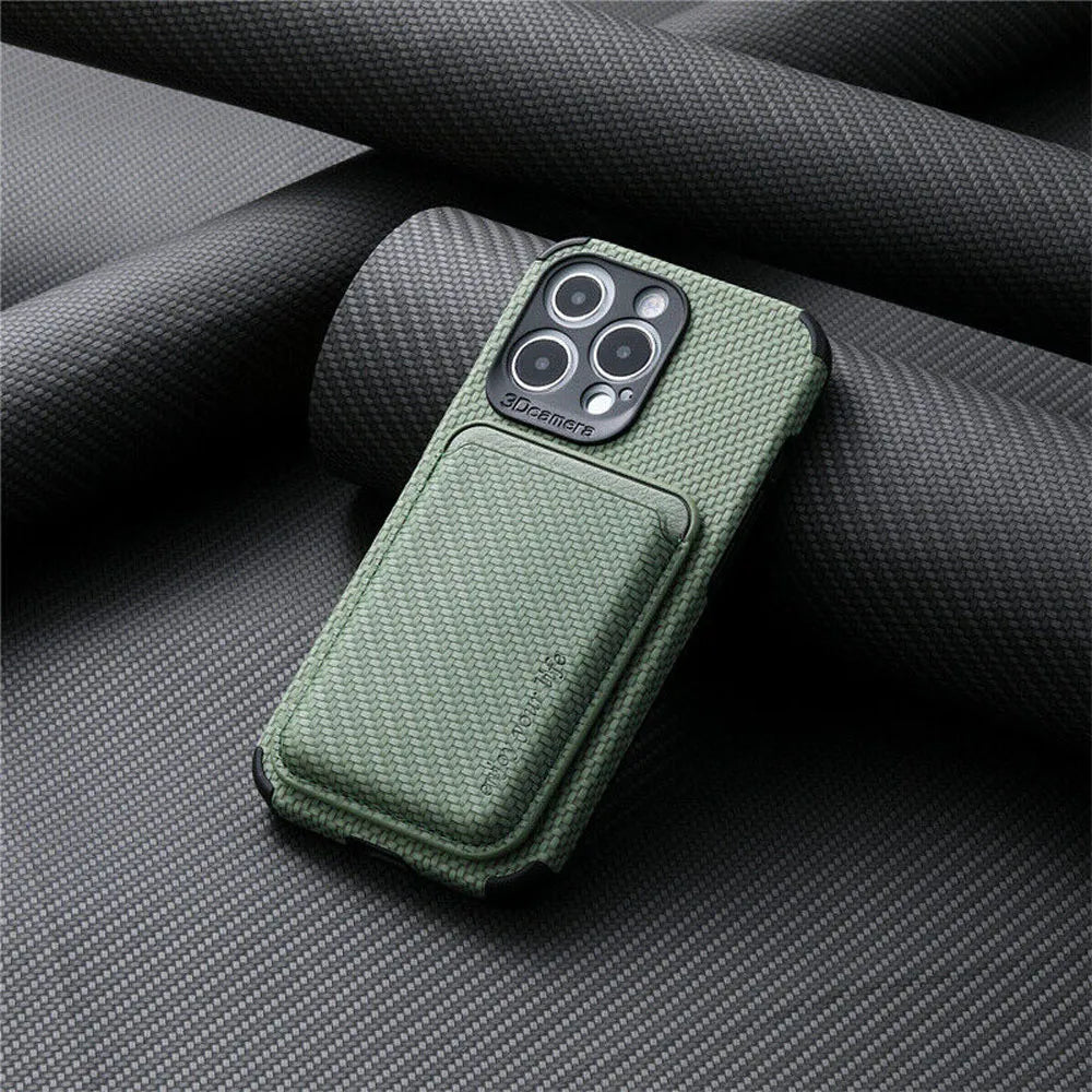 NOUVEAU RICHE Handyhülle mit Kartenfach – iPhone Wallet Case, MagSafe-kompatibel, Carbon-Optik, für iPhone 11 bis 17 – TitanWallet Carbon Grün