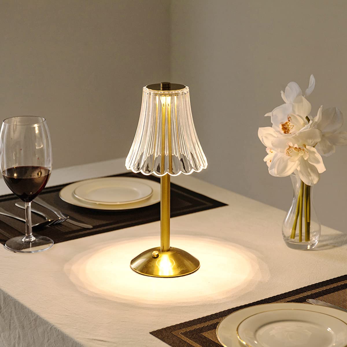 NOUVEAU RICHE Goldene Kristall-Tischlampe – Kabellose Akku Touch-Lampe mit Kristallschirm, Dimmbar, Gebürstetes Aluminium – Aurora Luxe