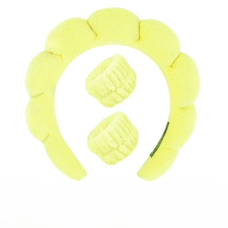 NOUVEAU RICHE Plüsch Spa-Haarband & Armband Set – Flauschiges Kosmetik Stirnband mit Handgelenk-Tüchern fürs Gesichtwaschen, 12 Farben – Fluffiea Gelb