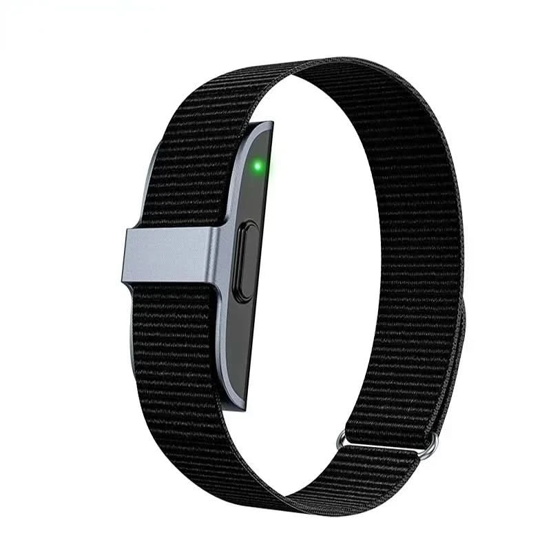 NOUVEAU RICHE Smart Fitness Tracker – Puls- & Aktivitätstracker mit 50+ Sportmodi, IP68, iOS & Android, 3 Farben