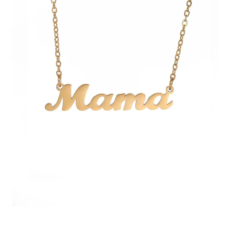 NOUVEAU RICHE Amore | Mama Buchstaben-Anhänger-Halskette für Damen Mama Stil A – Gold 45-50cm