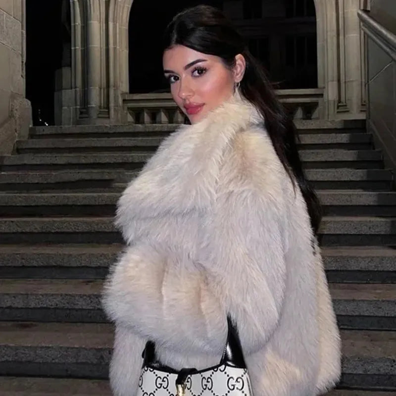 NOUVEAU RICHE Plüsch-Wintermantel aus Kunstfell Warm Kuschelig Weich