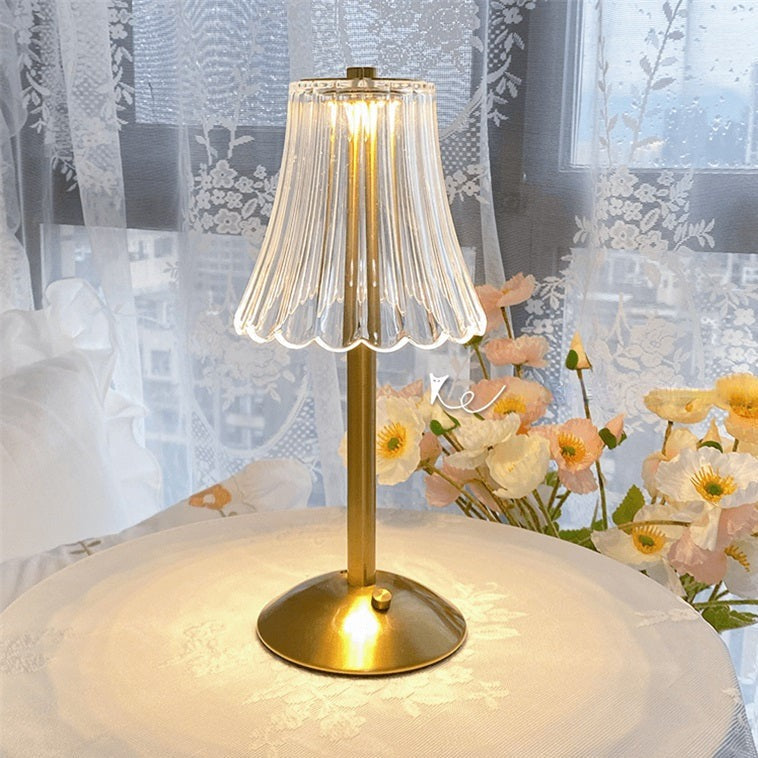 NOUVEAU RICHE Goldene Kristall-Tischlampe – Kabellose Akku Touch-Lampe mit Kristallschirm, Dimmbar, Gebürstetes Aluminium – Aurora Luxe