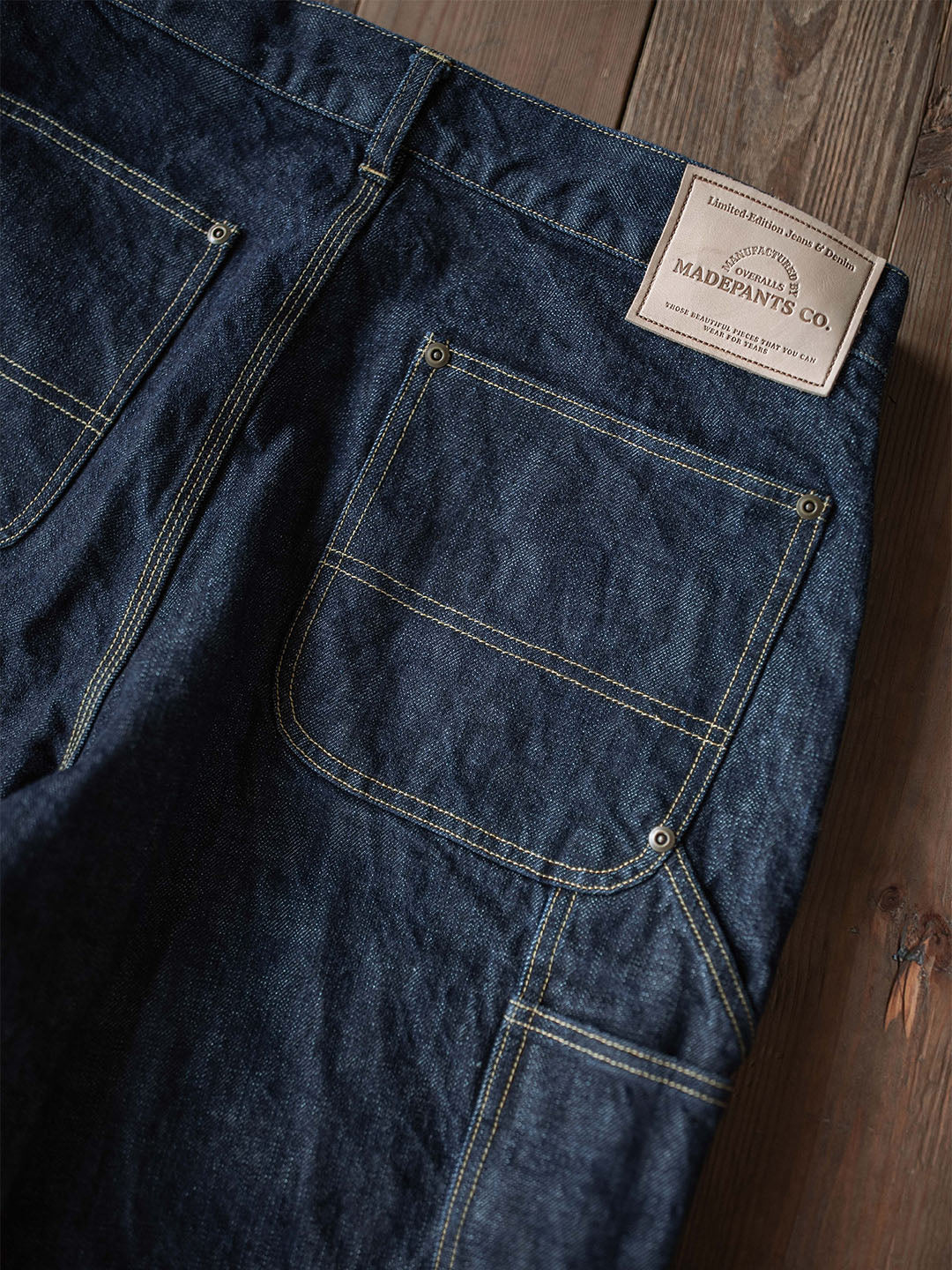NOUVEAU RICHE Selvedge Zimmermann Jeans aus Schwerem Japanischem Denim mit Verstärkten Paneelen für Langlebigkeit und Vintage Stil