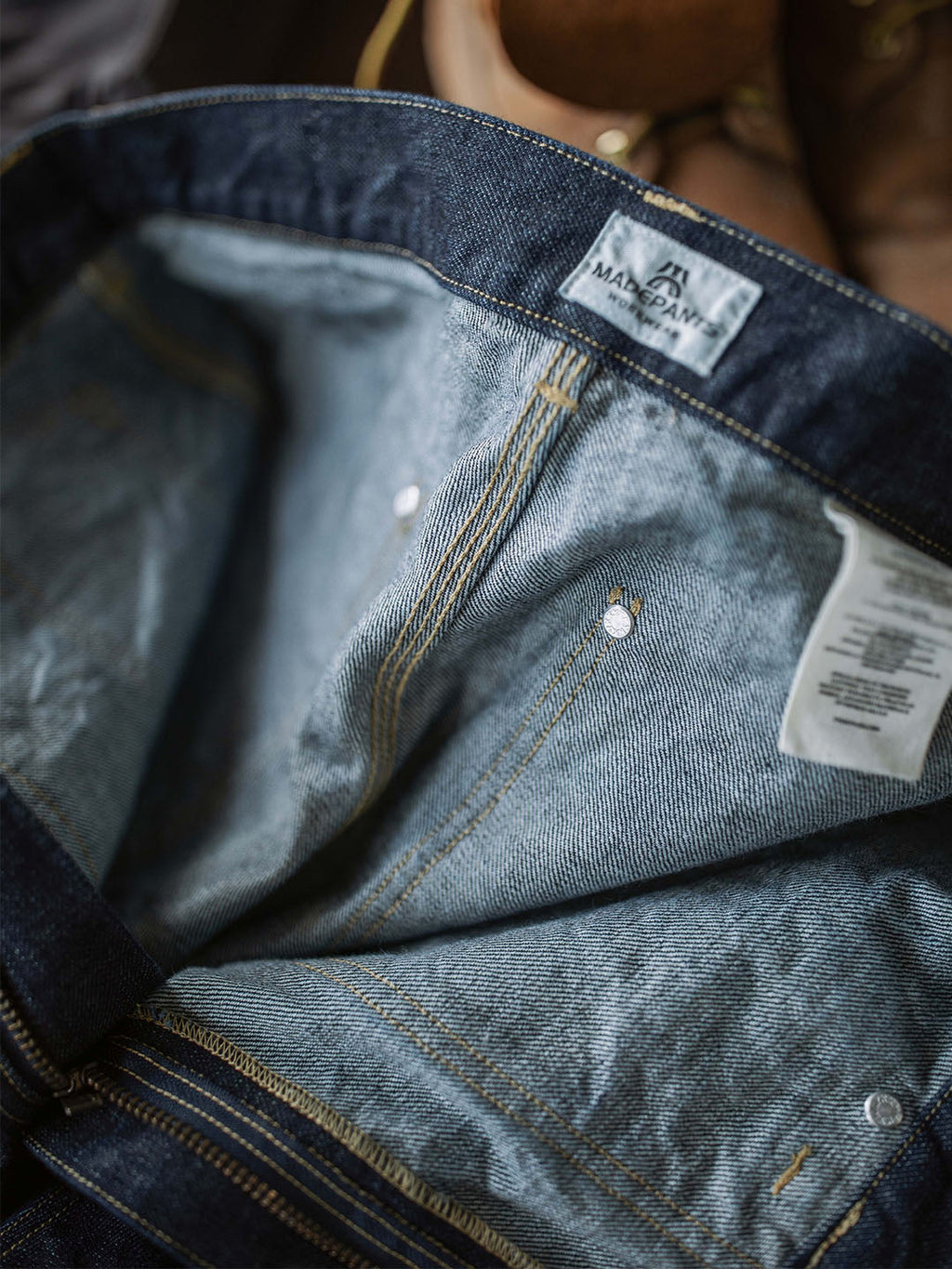 NOUVEAU RICHE Selvedge Zimmermann Jeans aus Schwerem Japanischem Denim mit Verstärkten Paneelen für Langlebigkeit und Vintage Stil