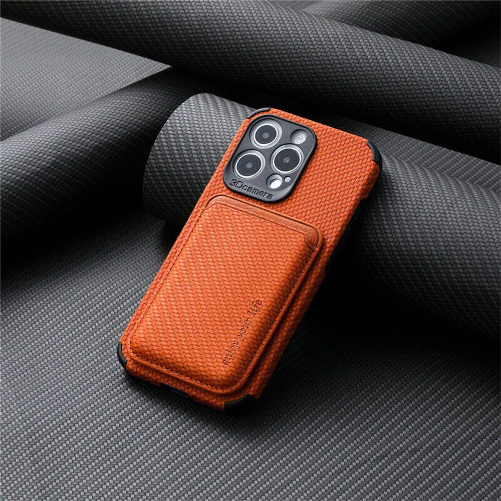NOUVEAU RICHE Handyhülle mit Kartenfach – iPhone Wallet Case, MagSafe-kompatibel, Carbon-Optik, für iPhone 11 bis 17 – TitanWallet Carbon Orange