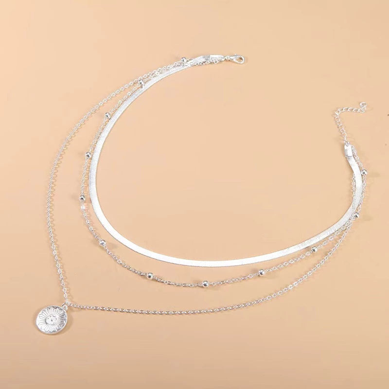 NOUVEAU RICHE Halskette Eleganz Raffinesse Selbstvertrauen aufwendiges Design glänzendes Aussehen