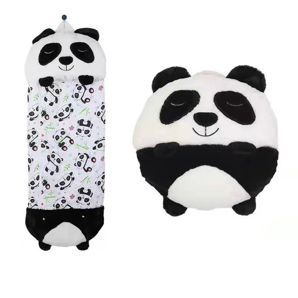 NOUVEAU RICHE Kuscheltier und Schlafsack in Einem – 2-in-1 Plüschtier Schlafsack für Kinder, Einhorn, Hai, Panda & mehr, 3 Grössen Panda