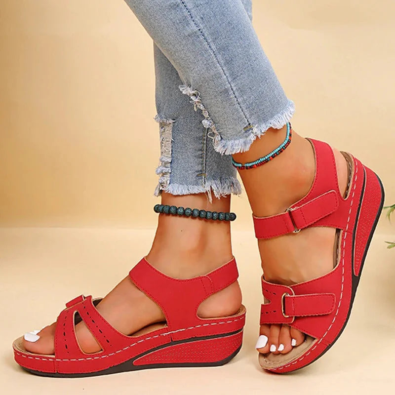 NOUVEAU RICHE Vespera | Damen-Sandalen – Medizinisch inspirierter Komfort für entspanntes Gehen Rot