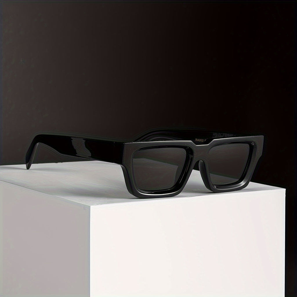 NOUVEAU RICHE Sonnenbrille Herren Damen Retro Schwarz Polycarbonat