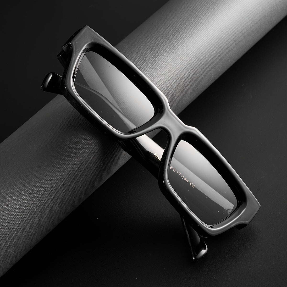 NOUVEAU RICHE Sonnenbrille Herren Damen Retro Schwarz Polycarbonat