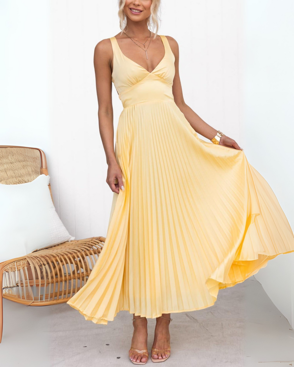 NOUVEAU RICHE Strahlendes Plissiertes Maxikleid Mit Weitem V Ausschnitt