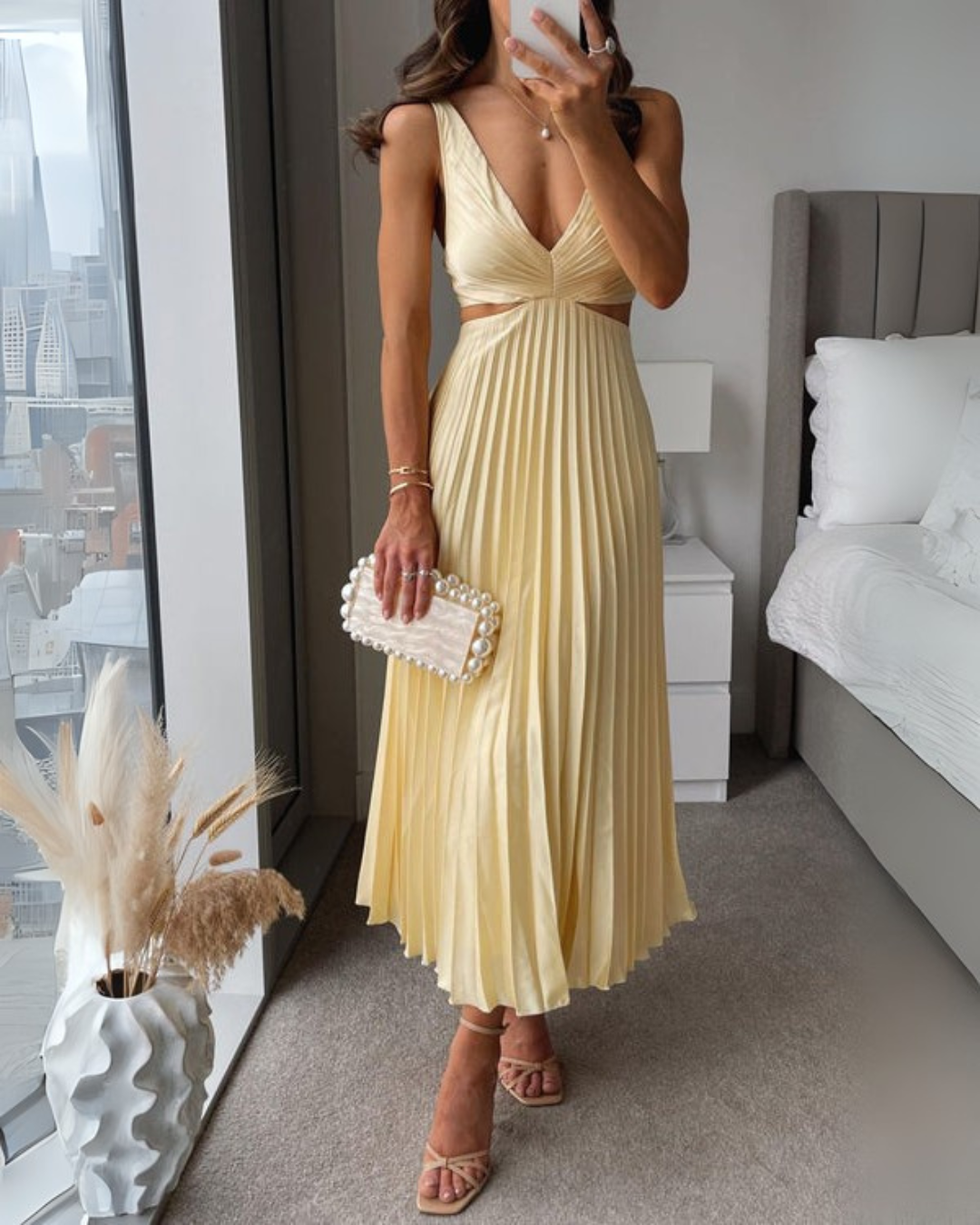 NOUVEAU RICHE Strahlendes TwistKleid Mit Fließender Silhouette Und Details Gelb
