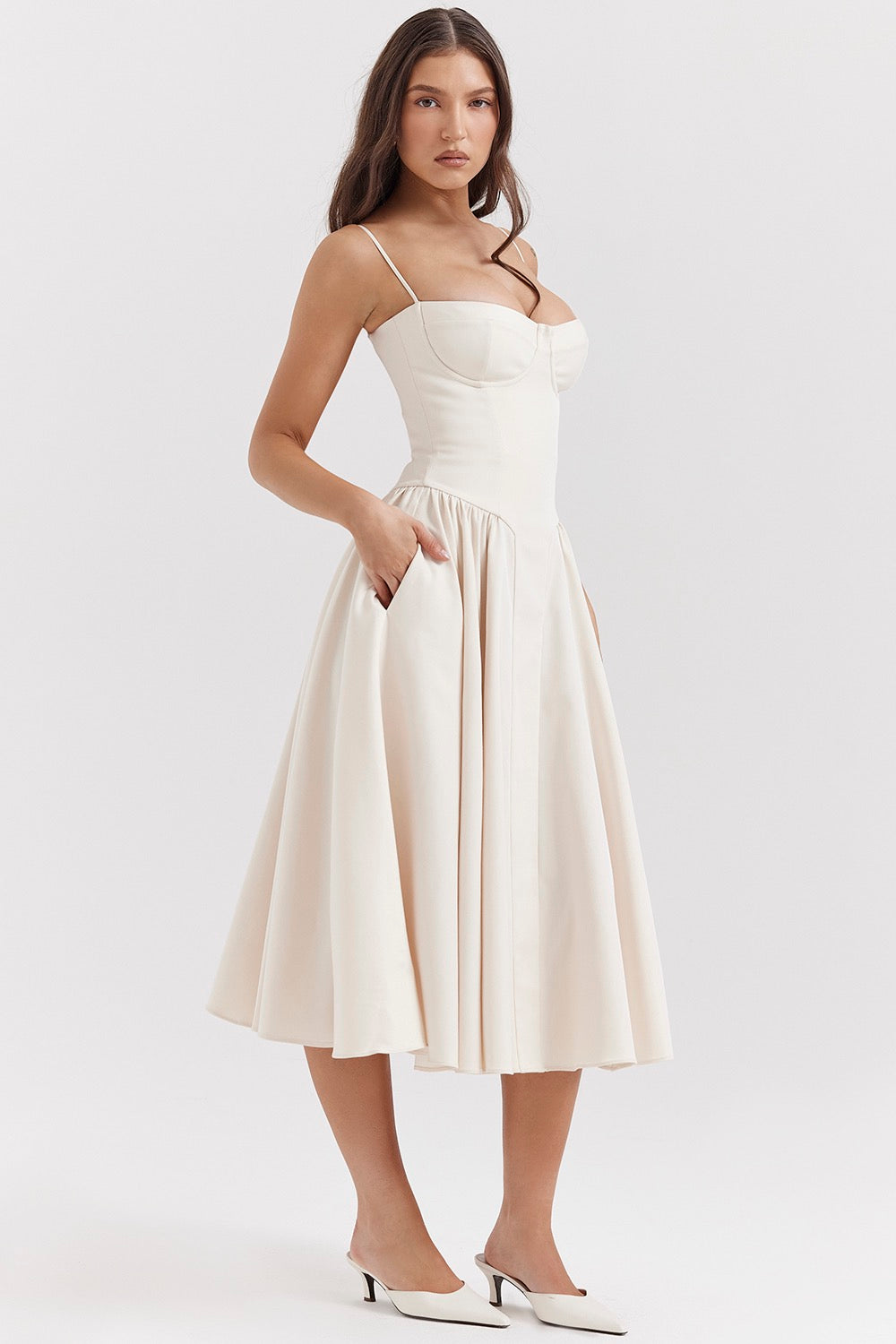 NOUVEAU RICHE Taillenkonturierendes Sommerkleid Elegante Silhouette Beige