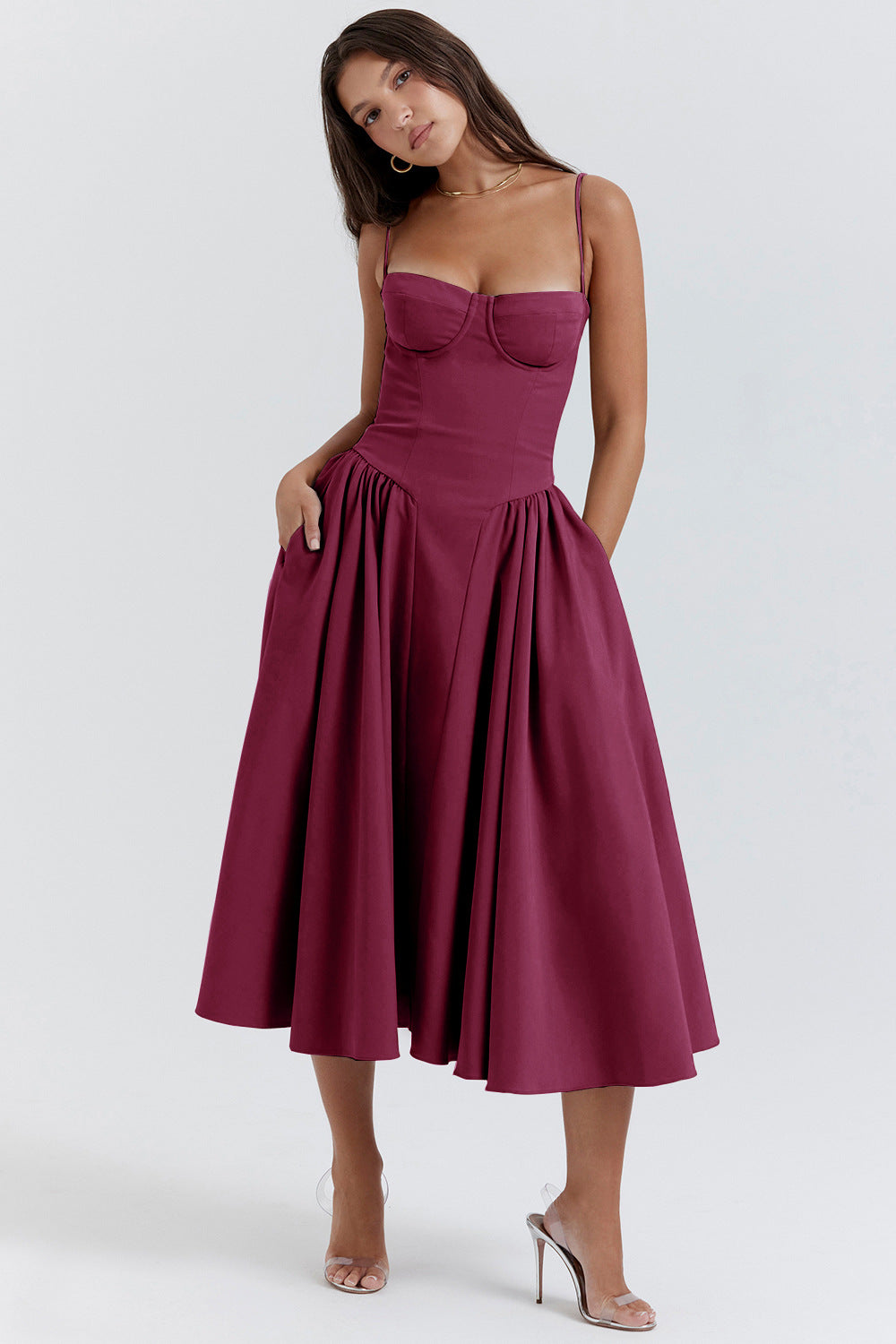 NOUVEAU RICHE Taillenkonturierendes Sommerkleid Elegante Silhouette Pflaumenrot