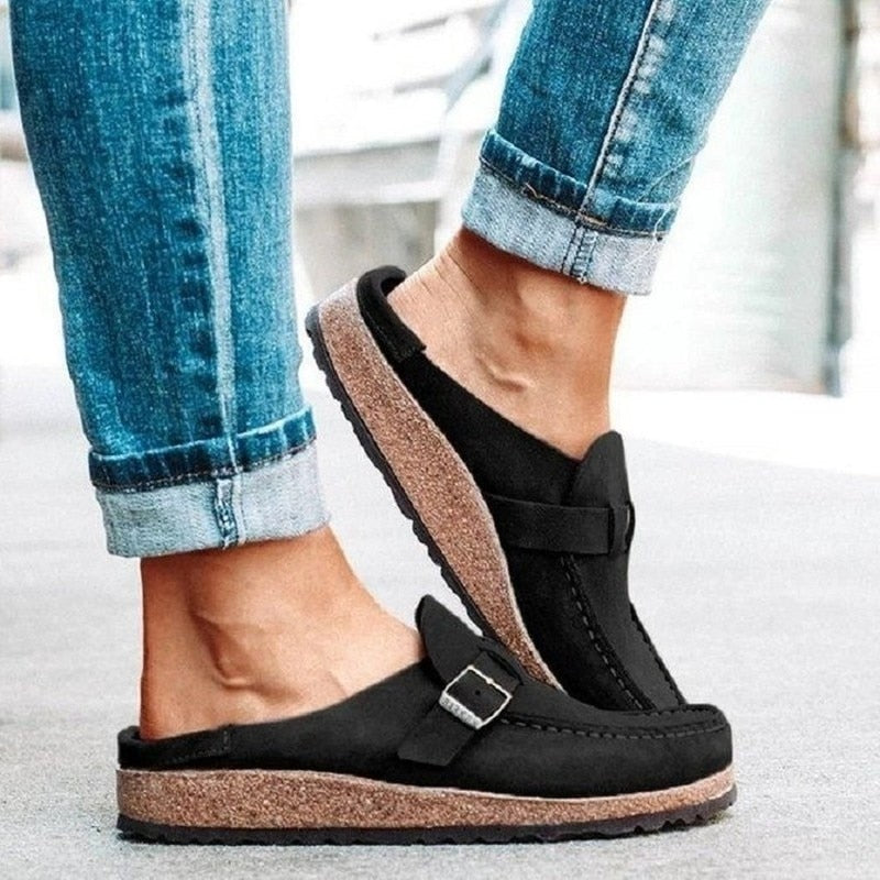 NOUVEAU RICHE Flōre | Damen Slipper Mit Schnallenriemen Und Profilierter Sohle