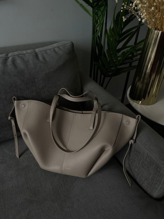 NOUVEAU RICHE Tote Bag Damen Geräumige Umhängetasche Braun Lederlook Taupe