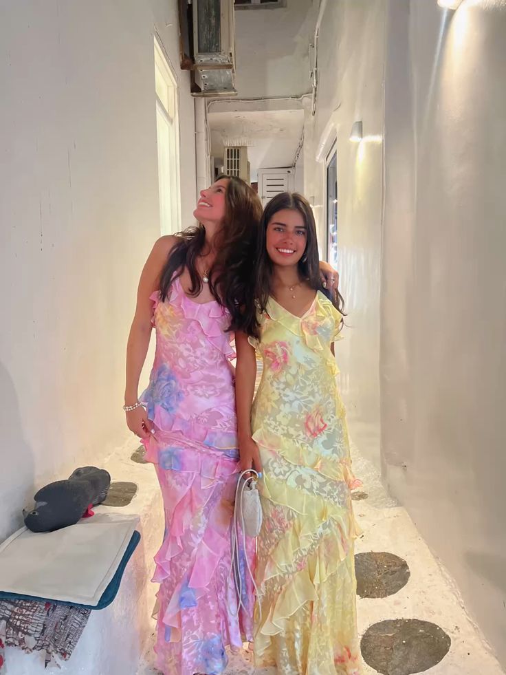 NOUVEAU RICHE Traumhaftes Rüschenkleid Mit Weichen Lagen Und Romantik