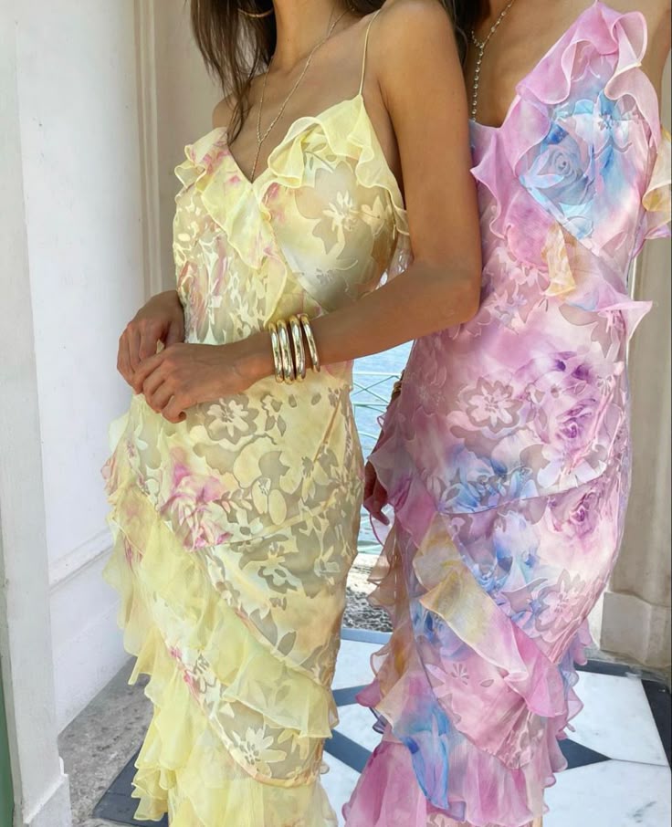 NOUVEAU RICHE Traumhaftes Rüschenkleid Mit Weichen Lagen Und Romantik