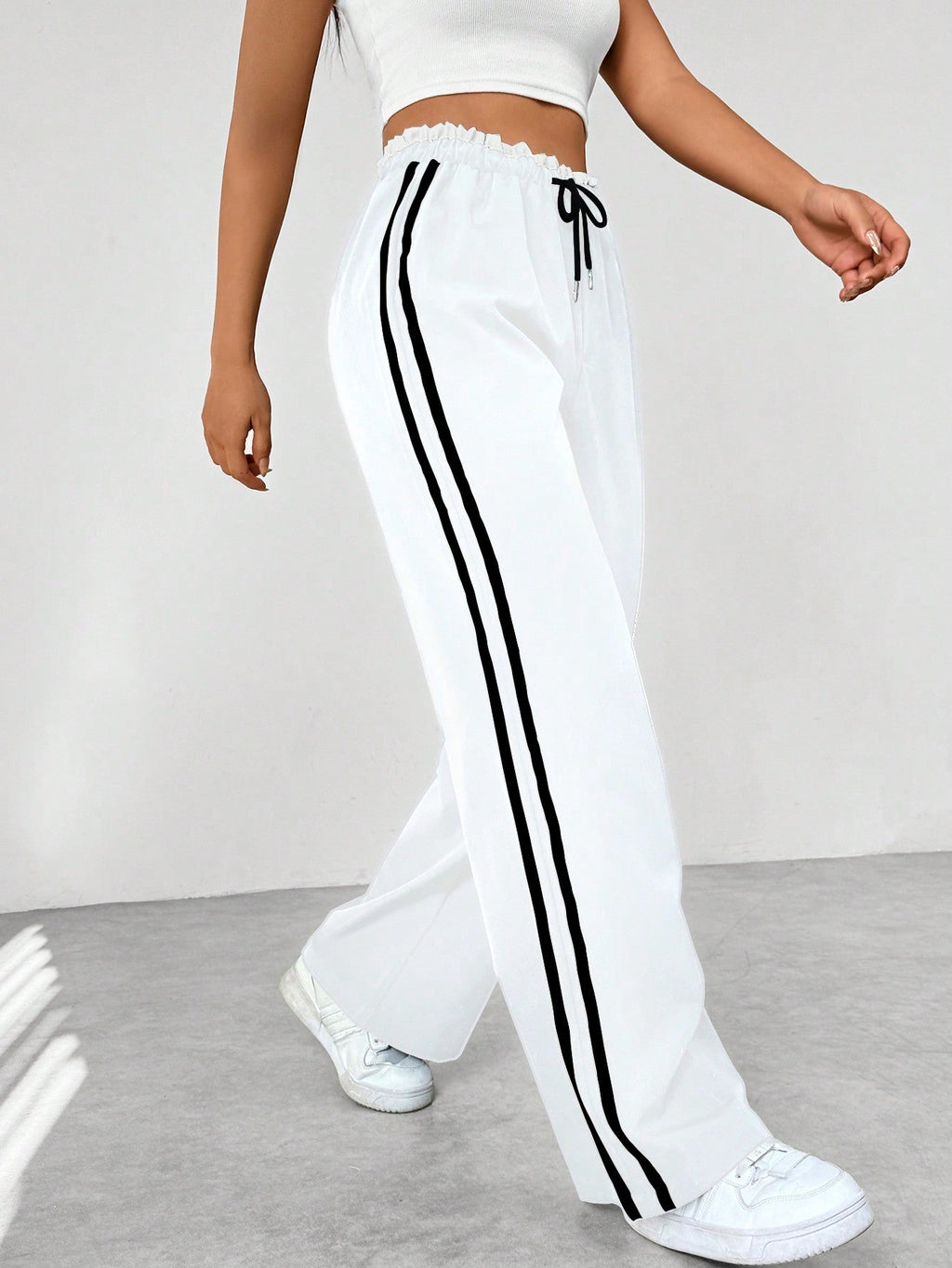 NOUVEAU RICHE Sportliche Hose Weites Bein Elastischer Bund Kordelzug Weiß