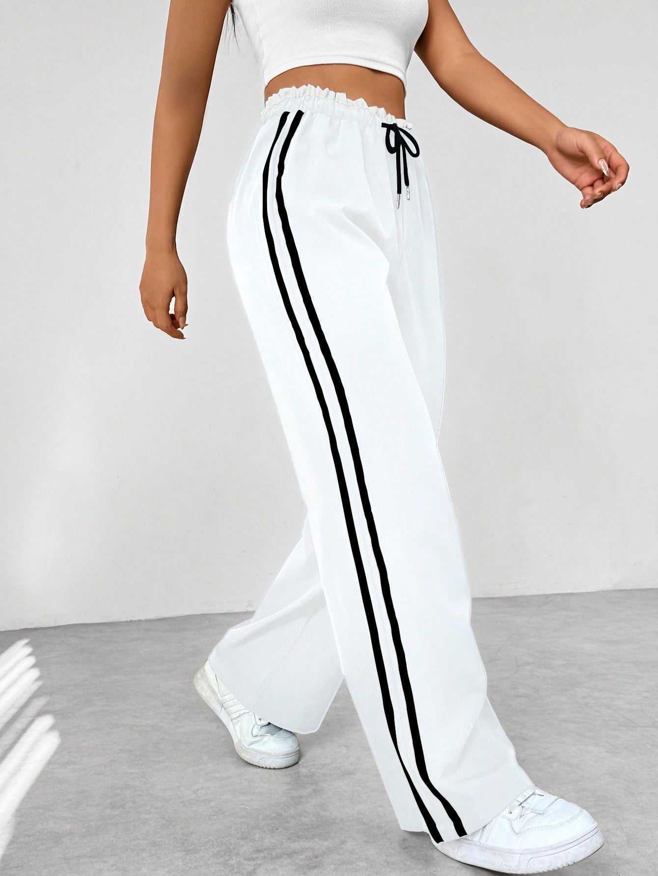 NOUVEAU RICHE Sportliche Hose Weites Bein Elastischer Bund Kordelzug Weiß