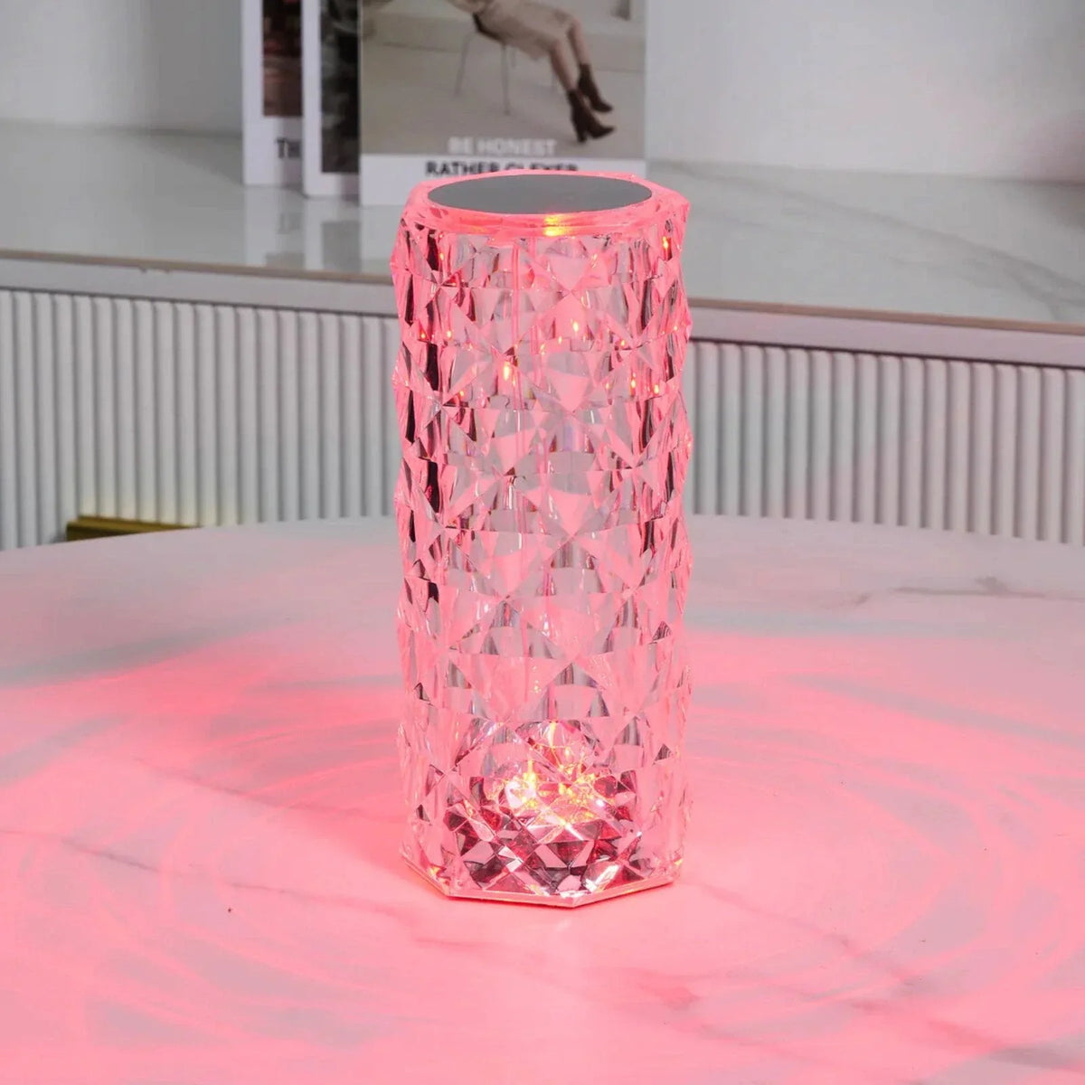 NOUVEAU RICHE Kristall-Tischlampe mit Touch-Steuerung – Kabellose Akku Kristalllampe mit Fernbedienung, 16 Farben, Dimmbar – Aurora