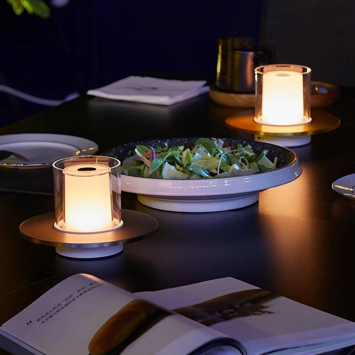 NOUVEAU RICHE Kabellose Kerzenlampe – LED Tischlampe mit Akku & Gestensteuerung, Warmweiss 2400K, bis 18 Std., Gold oder Silber – LumiFlame