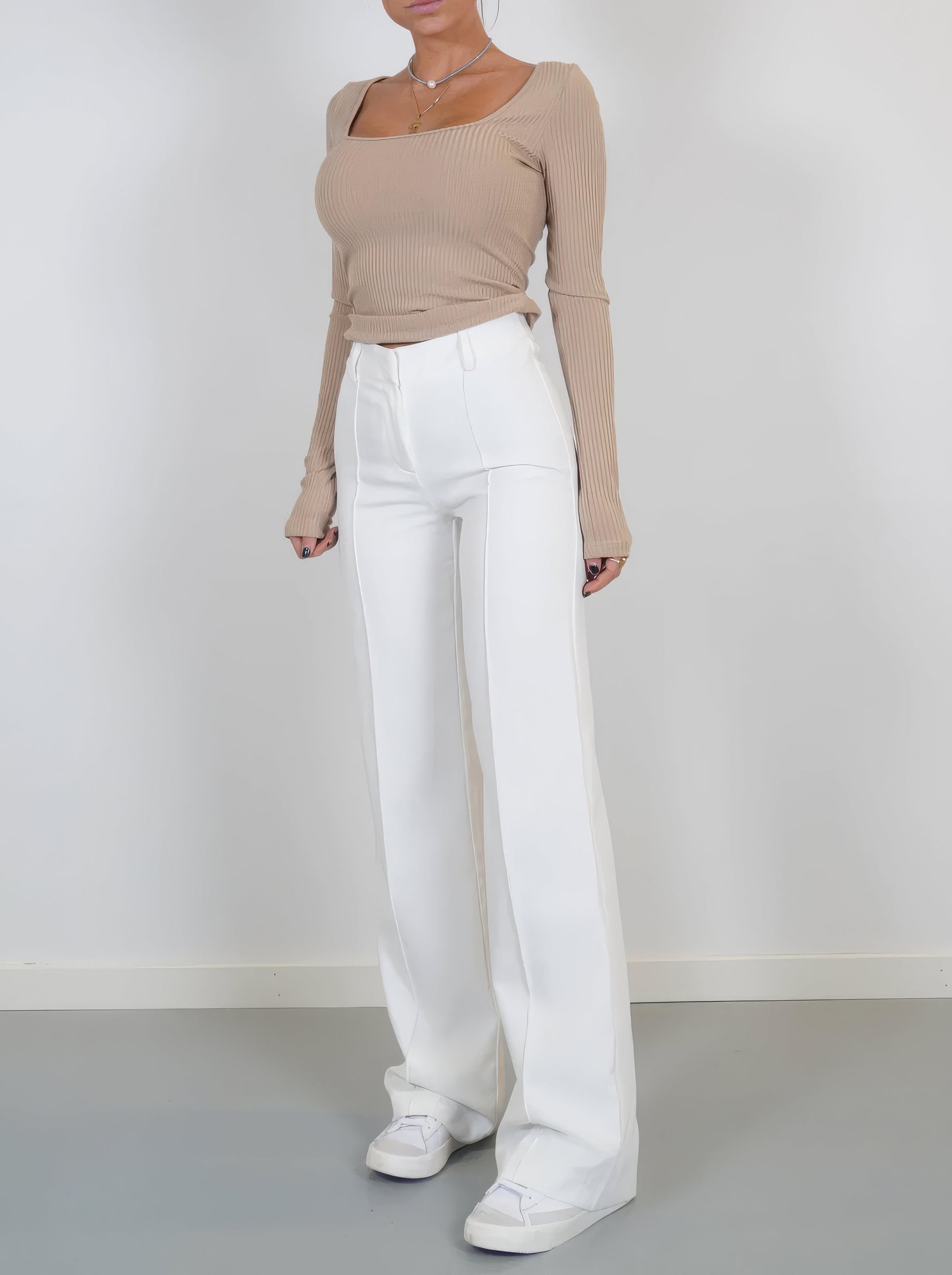 NOUVEAU RICHE Weite Damenhose Hohe Taille Taillierte Passform Elegante Freizeitkleidung für Vielseitige Stylings Weiß