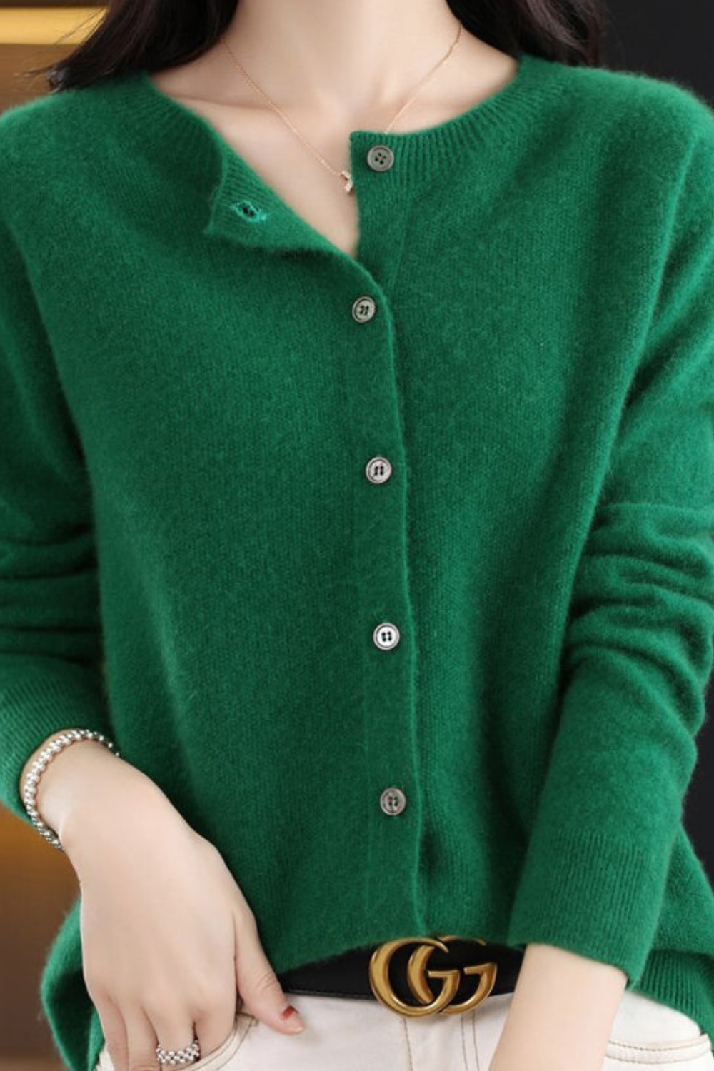 NOUVEAU RICHE Amore | Damen Cardigan mit V-Ausschnitt und Knöpfen Grün