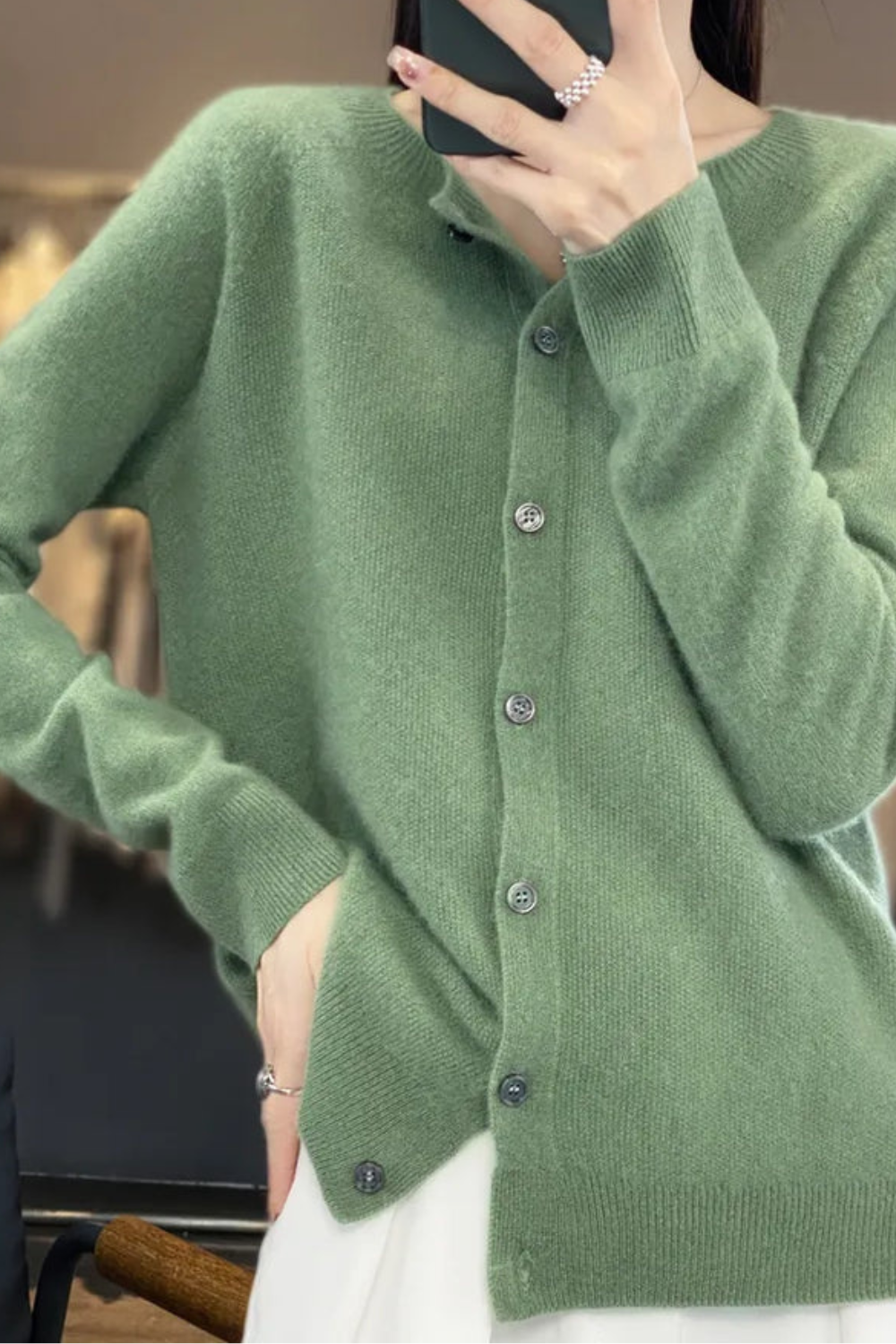 NOUVEAU RICHE Amore | Damen Cardigan mit V-Ausschnitt und Knöpfen Hellgrün