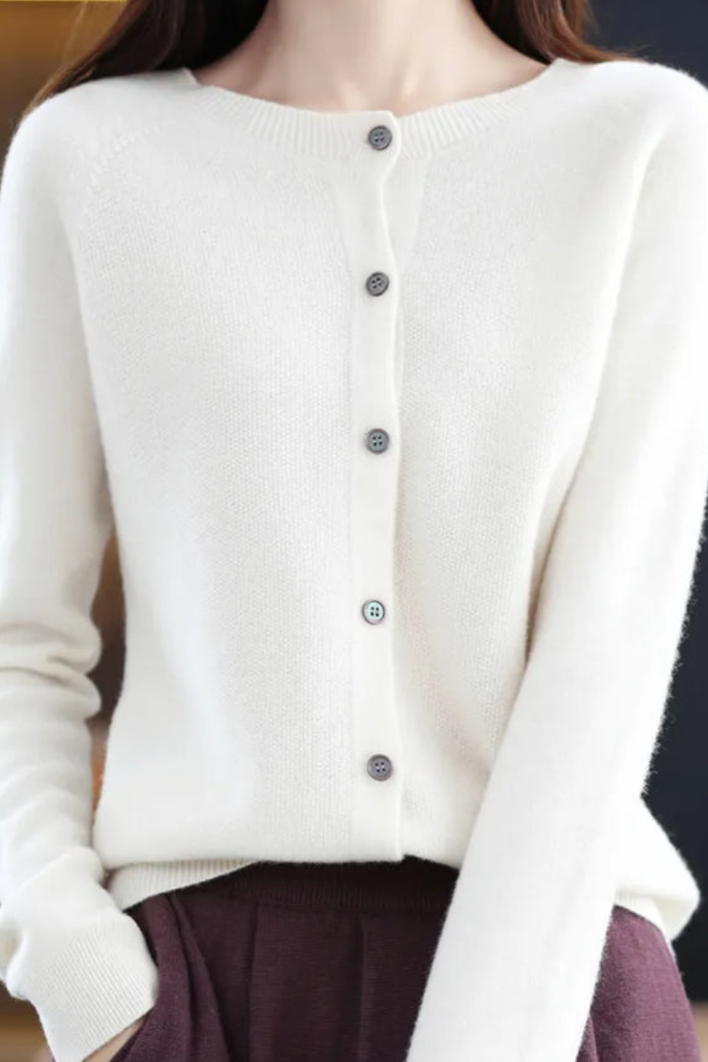 NOUVEAU RICHE Amore | Damen Cardigan mit V-Ausschnitt und Knöpfen Weiß