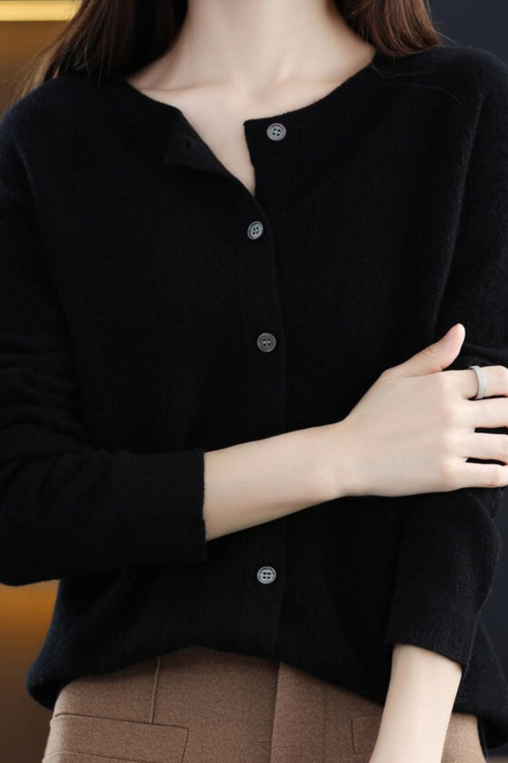 NOUVEAU RICHE Amore | Damen Cardigan mit V-Ausschnitt und Knöpfen Schwarz