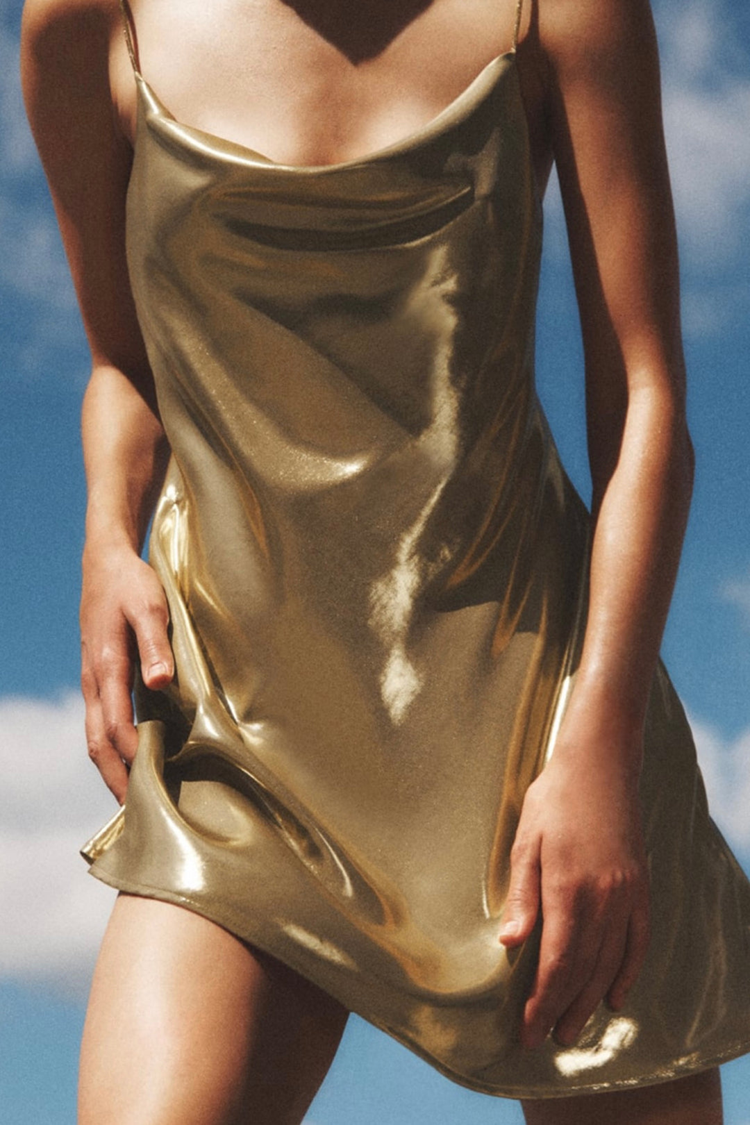 NOUVEAU RICHE Y2k Metallisches Slip Minikleid Mit Wasserfallausschnitt