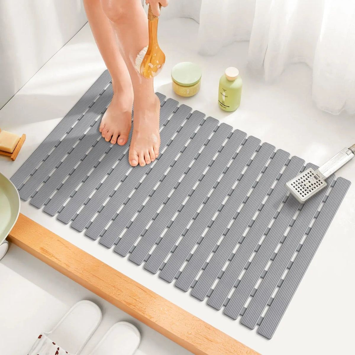 NOUVEAU RICHE Rutschfeste Badematte mit Saugnäpfen & Abflusslöchern – Weiche TPE Duschmatte & Badewannenmatte, 40×63 cm, 4 Farben