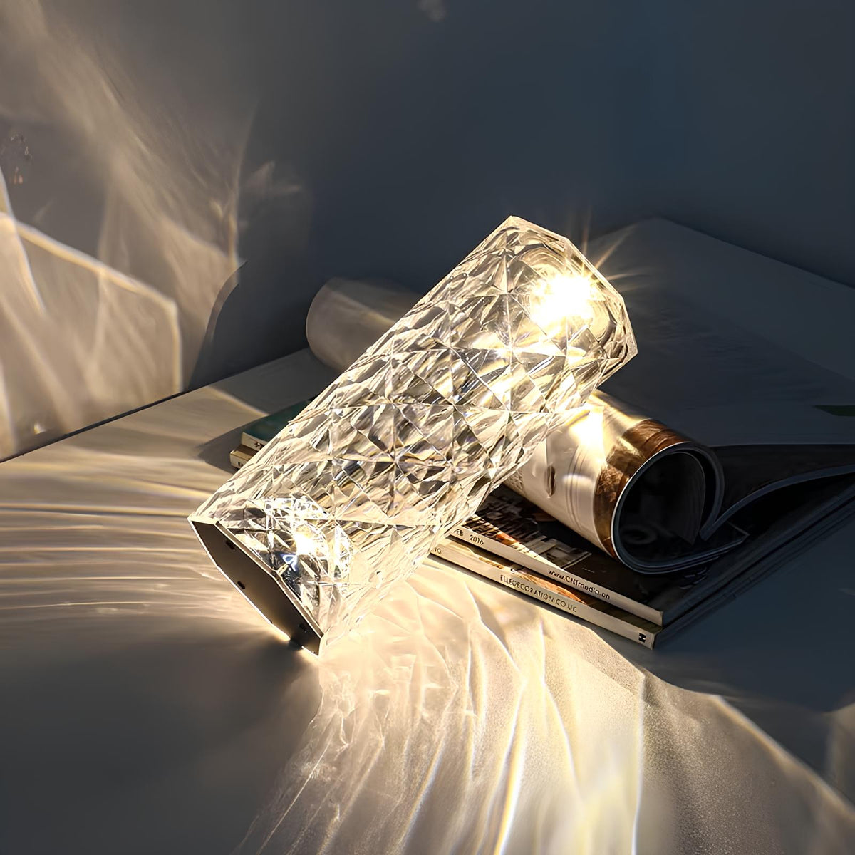 NOUVEAU RICHE Kristall-Tischlampe mit Touch-Steuerung – Kabellose Akku Kristalllampe mit Fernbedienung, 16 Farben, Dimmbar – Aurora