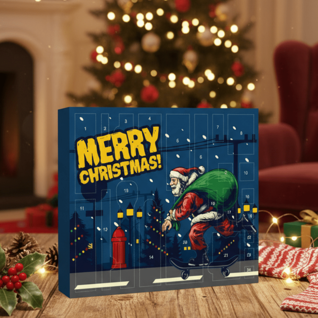 NOUVEAU RICHE Outdoor Adventskalender – 24 Überraschungen mit Camping- & Bushcraft-Gadgets, Weihnachtsgeschenk für Wanderer, Camper & Pfadis