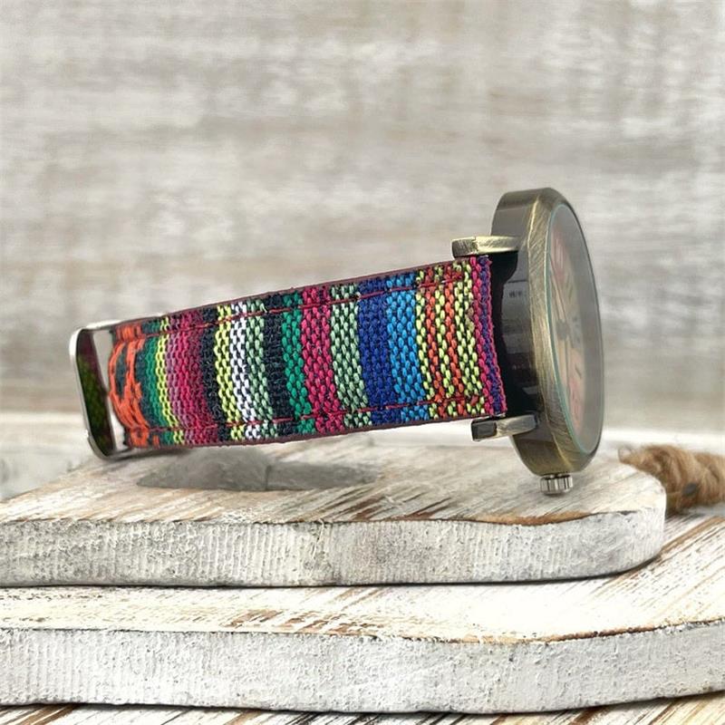NOUVEAU RICHE Vintage Damenuhr mit Regenbogenmuster und geflochtenem Armband – Analoge Armbanduhr mit Bronze-Zifferblatt, nickelfrei, 3 Farben – Amore