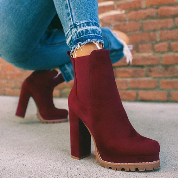 NOUVEAU RICHE Damen Stiefelette mit runder Fußspitze Materialien WeinRot