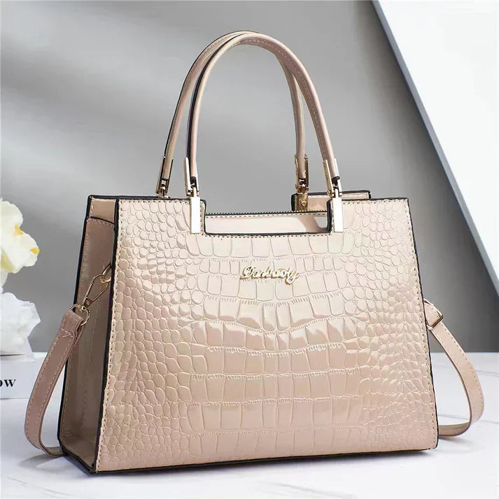 NOUVEAU RICHE Damen Handtasche – Glänzende Tasche mit Schlankem Stilvollem Design Beige