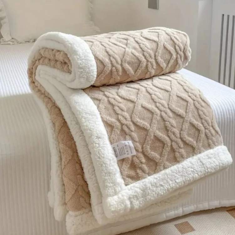 NOUVEAU RICHE Sherpa Gewichtsdecke 150x200 cm – Warme Fleece Kuscheldecke für Bett & Sofa, 3 Grössen, 9 Farben Beige