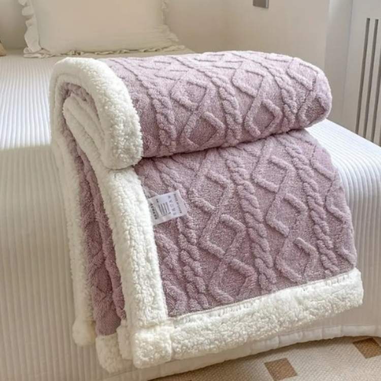 NOUVEAU RICHE Sherpa Gewichtsdecke 150x200 cm – Warme Fleece Kuscheldecke für Bett & Sofa, 3 Grössen, 9 Farben Lila