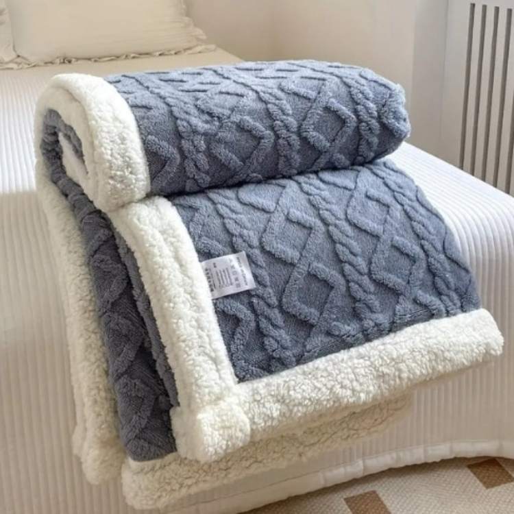 NOUVEAU RICHE Sherpa Gewichtsdecke 150x200 cm – Warme Fleece Kuscheldecke für Bett & Sofa, 3 Grössen, 9 Farben Blau