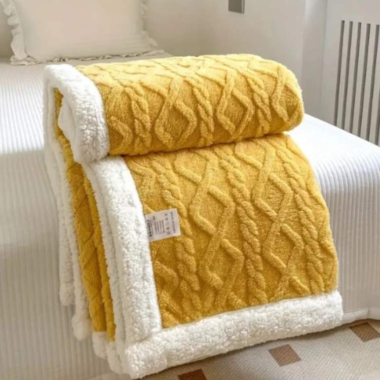 NOUVEAU RICHE Sherpa Gewichtsdecke 150x200 cm – Warme Fleece Kuscheldecke für Bett & Sofa, 3 Grössen, 9 Farben Gelb