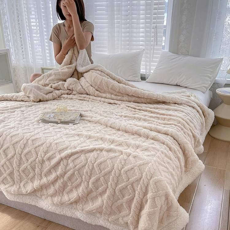 NOUVEAU RICHE Sherpa Gewichtsdecke 150x200 cm – Warme Fleece Kuscheldecke für Bett & Sofa, 3 Grössen, 9 Farben
