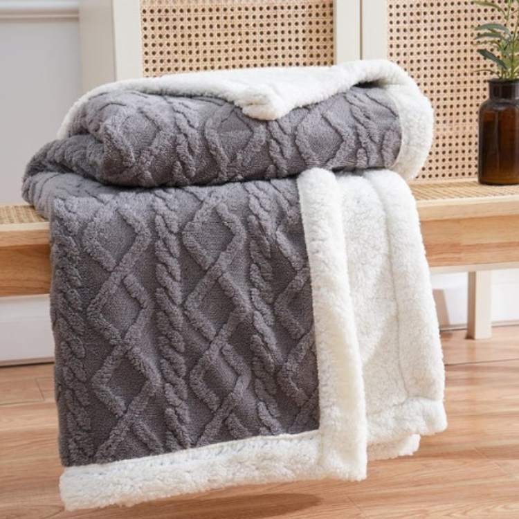 NOUVEAU RICHE Sherpa Gewichtsdecke 150x200 cm – Warme Fleece Kuscheldecke für Bett & Sofa, 3 Grössen, 9 Farben Grau